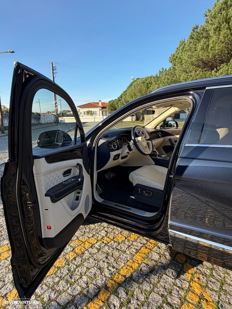 Bentley Bentayga Azure - 25