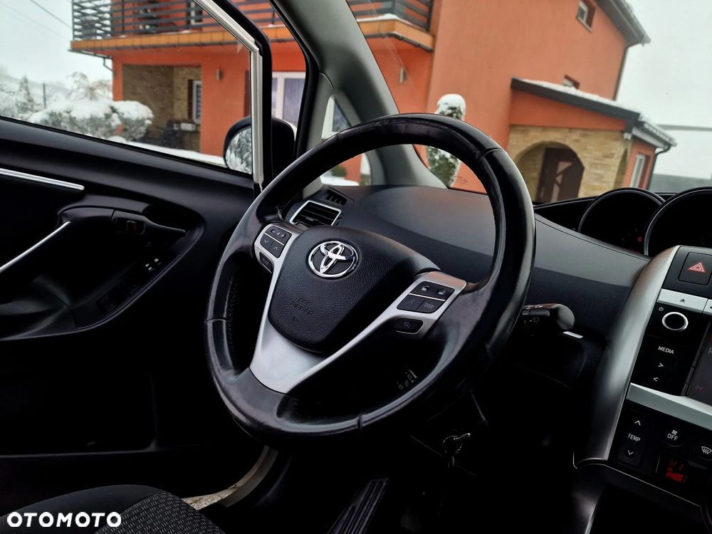 Toyota Verso 1.6 Premium - 20