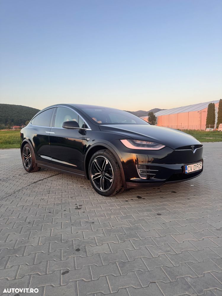 Tesla Model X - 25