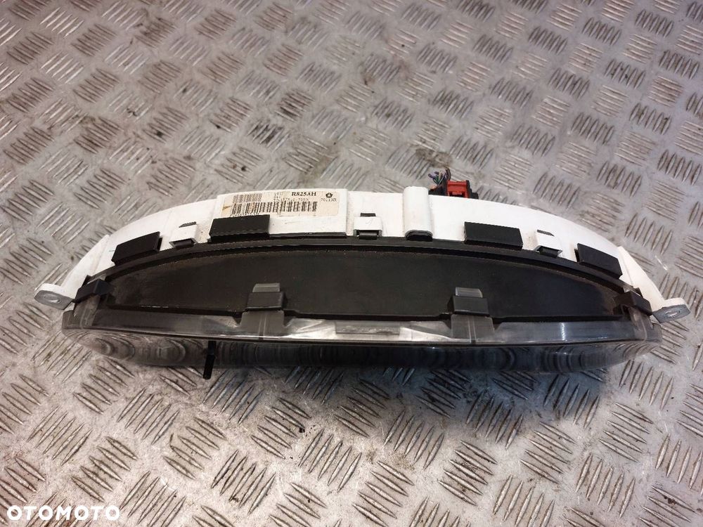LICZNIK ZEGARY CHRYSLER VOYAGER IV 2.5 CRD  R825AH - 2