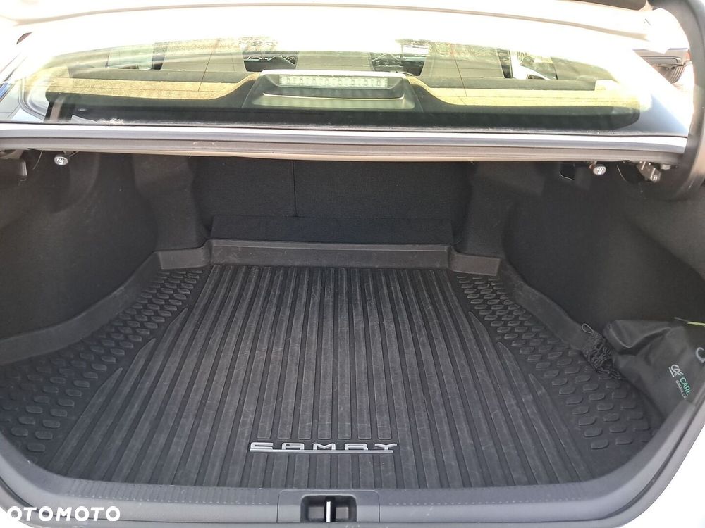 Toyota Camry 2.5 Hybrid Comfort CVT - 12