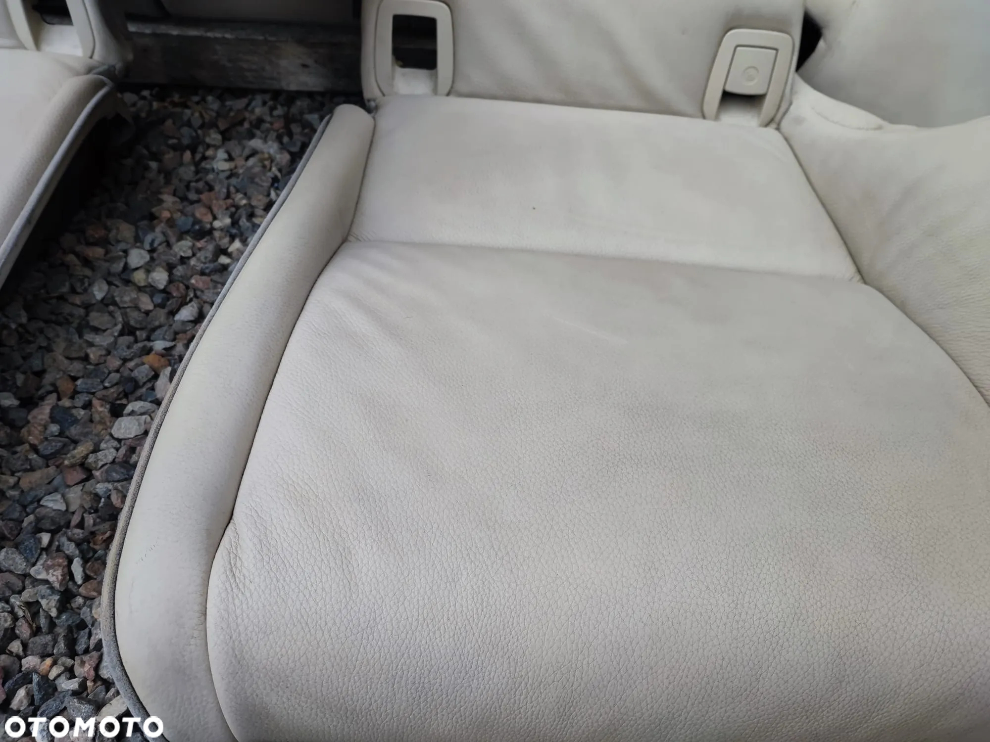 BMW E92 / E92 LCI. ORYGINALNY KOMPLET KANAPA TYŁ SKÓRA ( KOL. DAKOTA CREAMBEIGE ) + PODŁOKIETNIK Z CUP HOLDEREM. O NR: 6 972 943 / 6 972 940 / 6 972 935 OEM. W BARDZO DOBRYM STANIE TECHNICZNYM. - 16