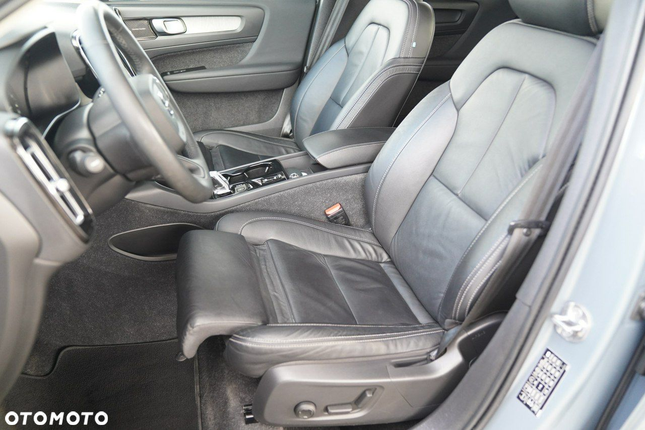Volvo XC 40 - 25