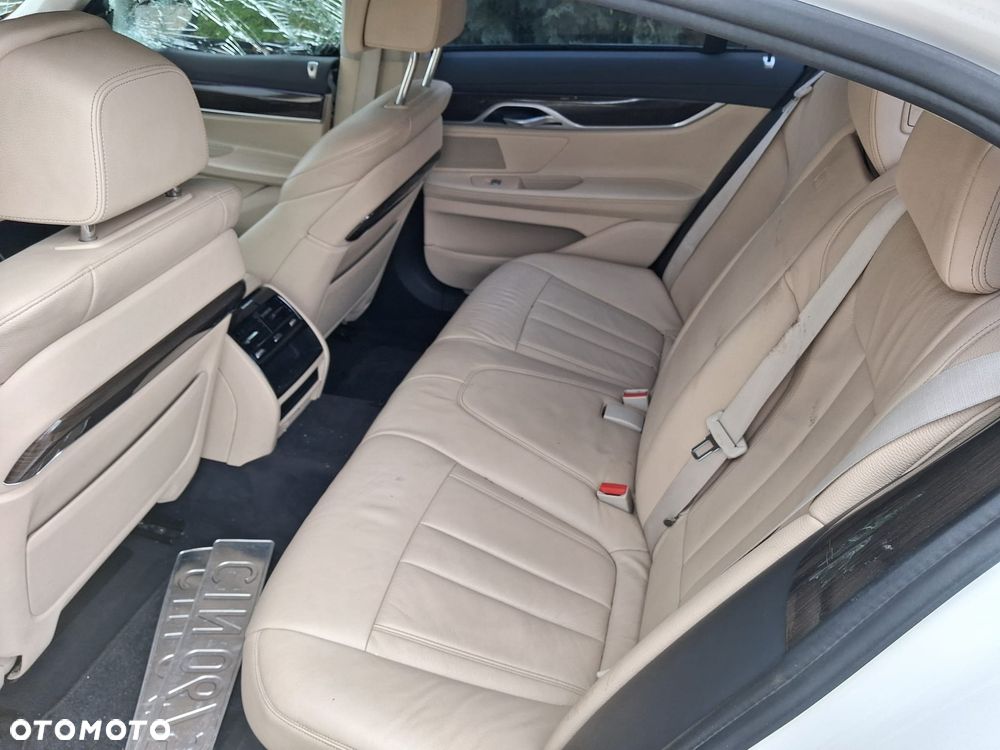 BMW Seria 7 - 8