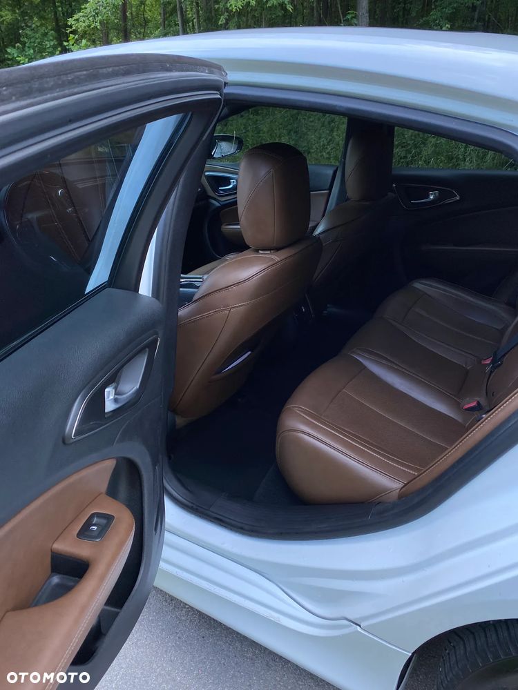Chrysler 200 - 17