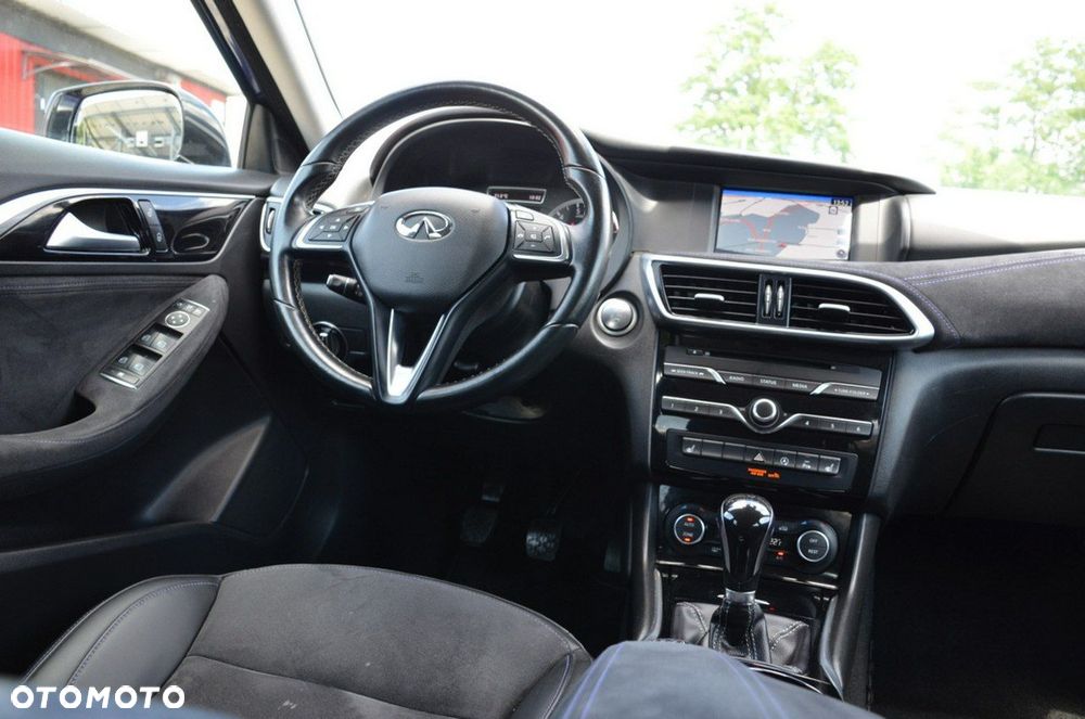 Infiniti Q30 - 15
