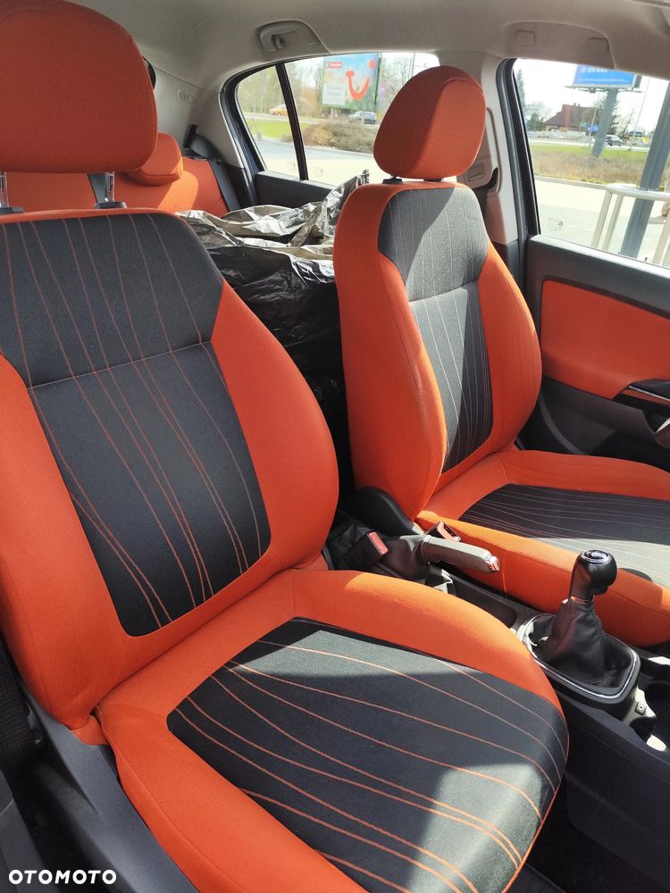 Opel Corsa 1.4 16V Cosmo - 8