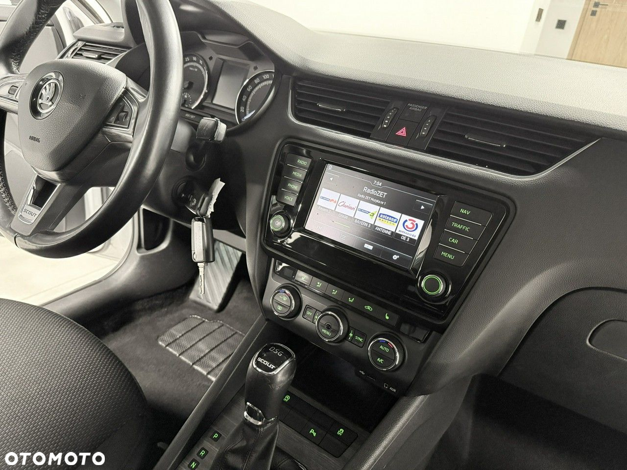 Skoda Octavia Combi 2.0 TDI 4x4 DSG Scout - 32
