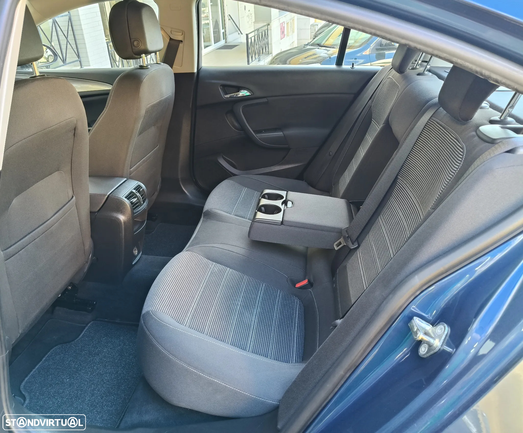 Opel Insignia 1.6 CDTi Executive S/S - 24