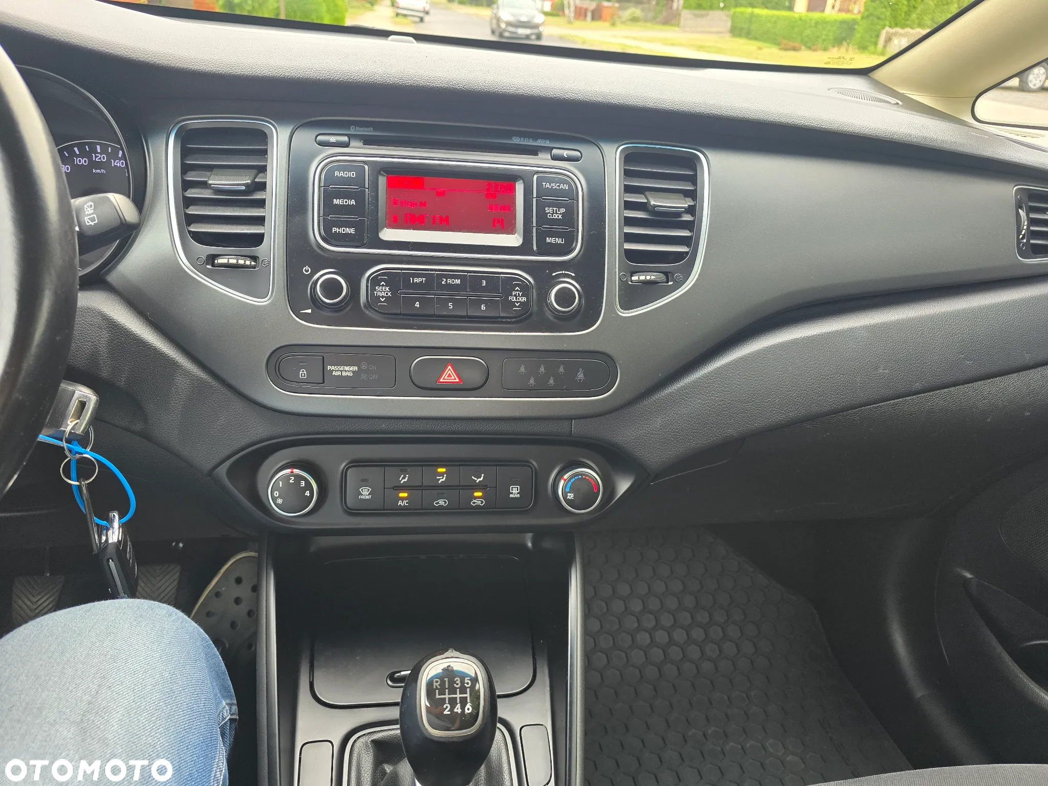 Kia Carens 1.7 CRDi 115 UEFA EURO 2016 - 6