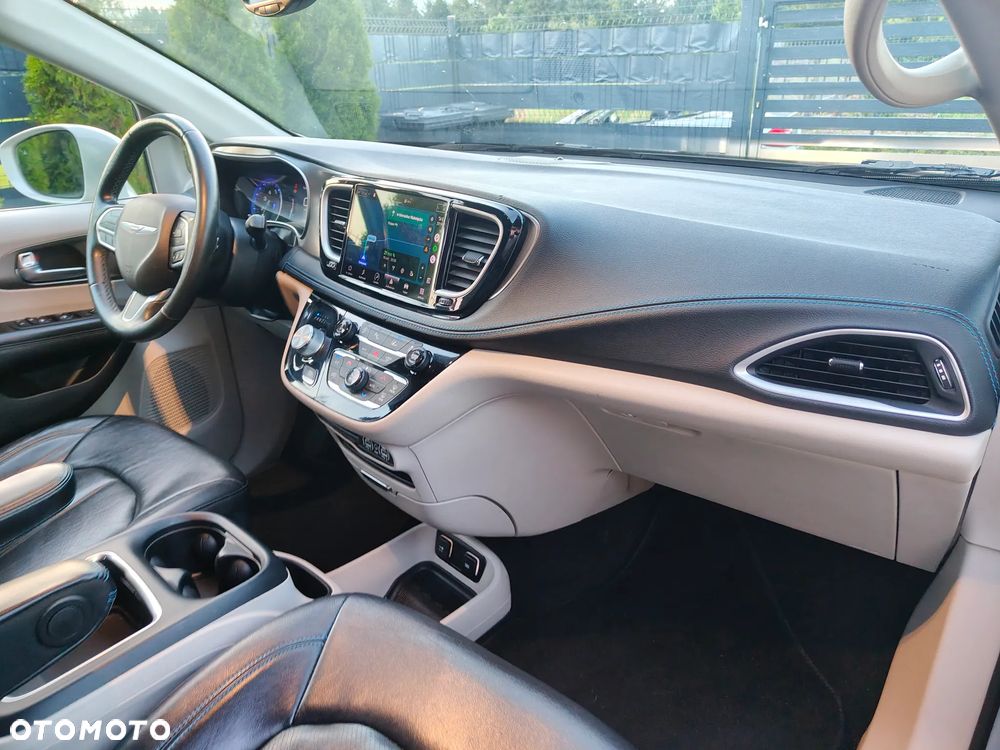 Chrysler Pacifica - 15