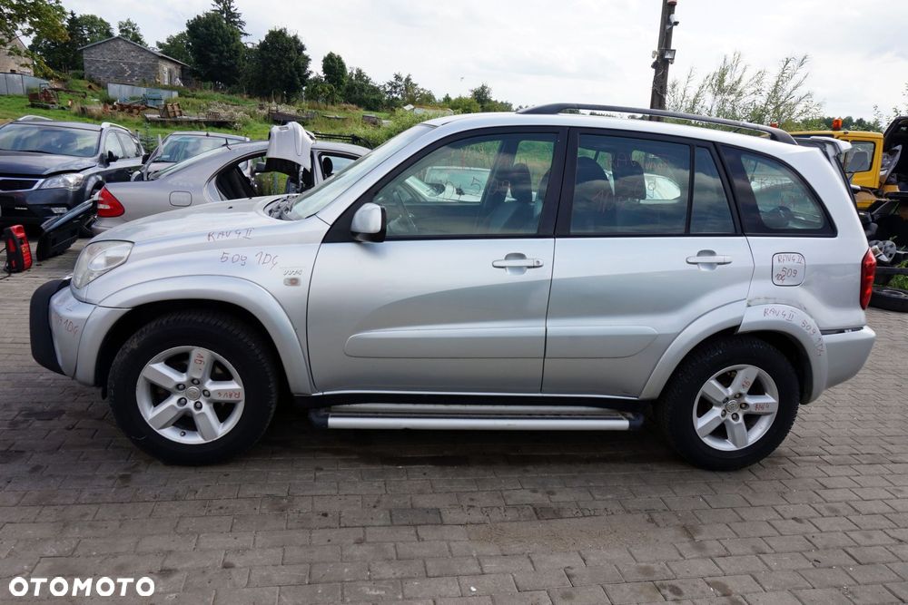 TOYOTA RAV4 II LIFT 5D 2005 1D4 2.0 16V 1AZ-FE 150KM E352F SREBRNY na części - 2