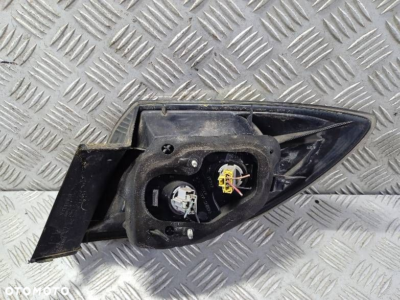 LAMPA LEWA TYLNA MAZDA 3 - 2