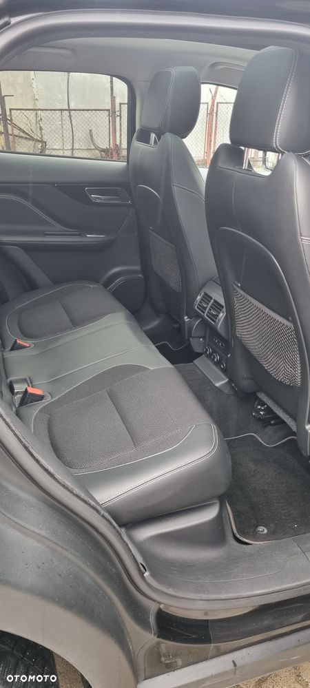 Jaguar F-Pace 2.0 i4D AWD R-Sport - 12