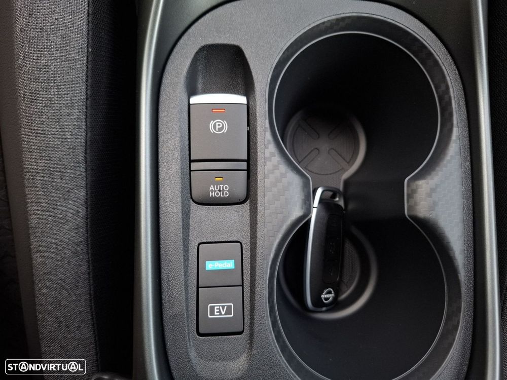 Nissan Juke 1.6 Hybrid N-Connecta Two Tone - 16