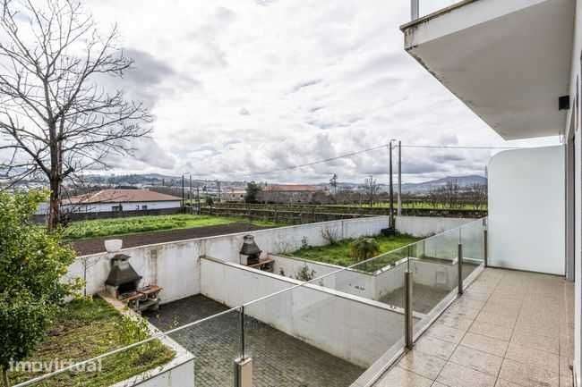 Espetacular moradia T4 em Dume Braga - Grande imagem: 3/12