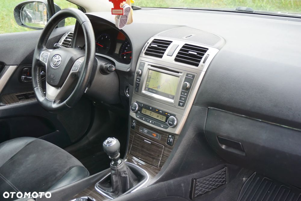 Toyota Avensis 2.0 D-4D Premium - 18