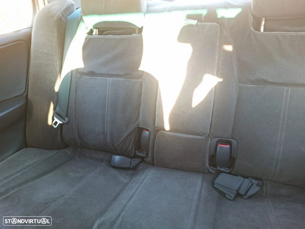 Nissan Primera Hatchback 1.6 LX + - 5