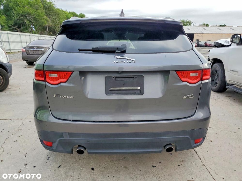 Jaguar F-Pace 25t AWD Prestige - 6