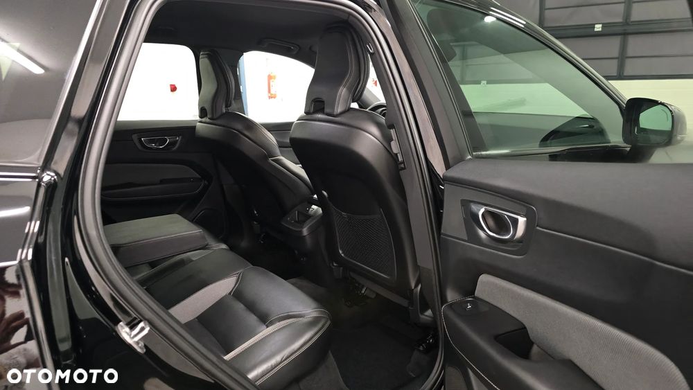 Volvo XC 60 B4 D Plus Dark - 14