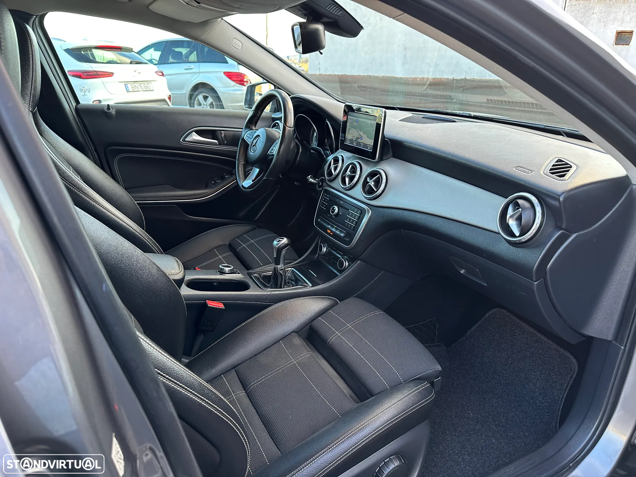 Mercedes-Benz GLA 180 d Urban - 35