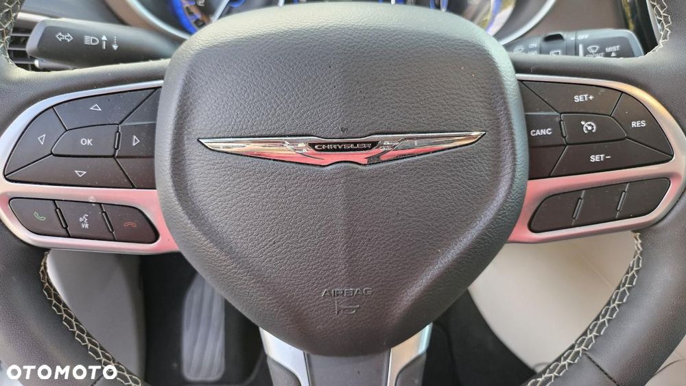 Chrysler Pacifica - 16