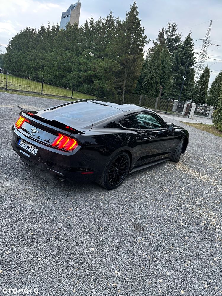 Ford Mustang - 4