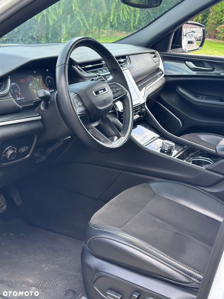 Jeep Grand Cherokee - 11