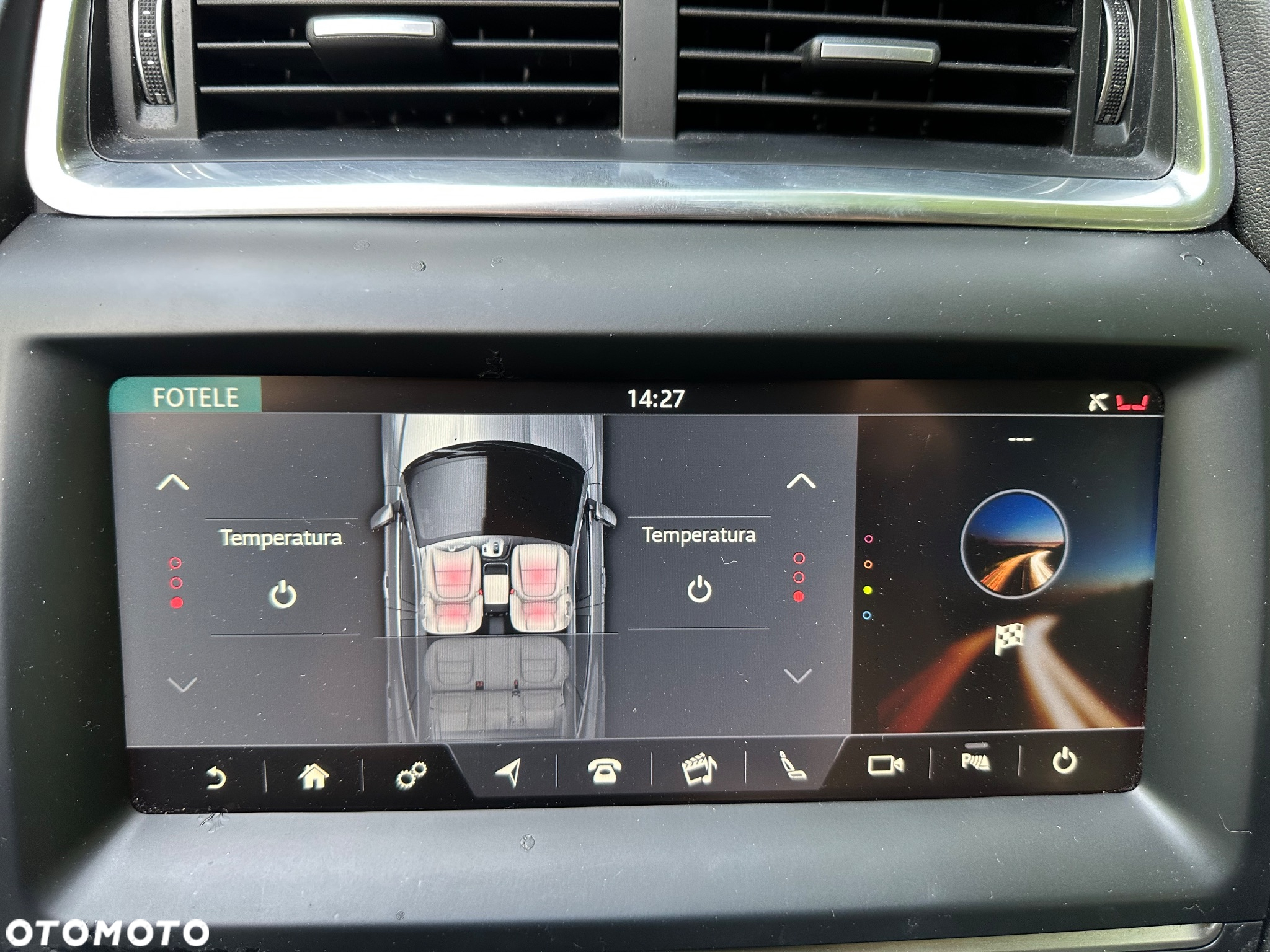 Jaguar E-Pace 2.0 i4D AWD R-Dynamic - 12