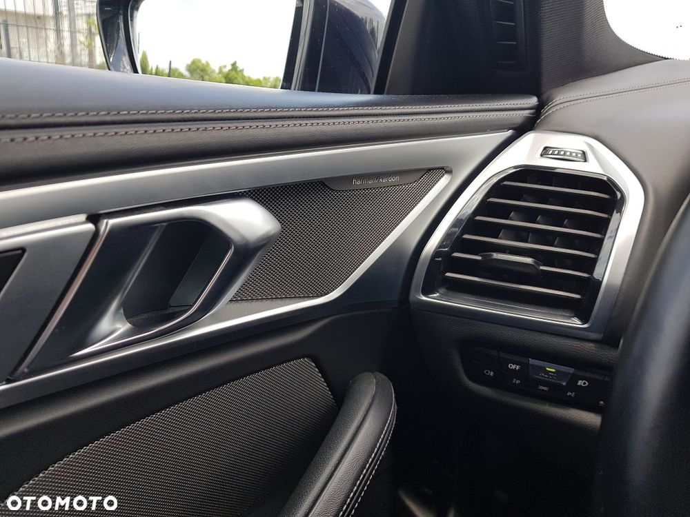BMW Seria 8 - 34