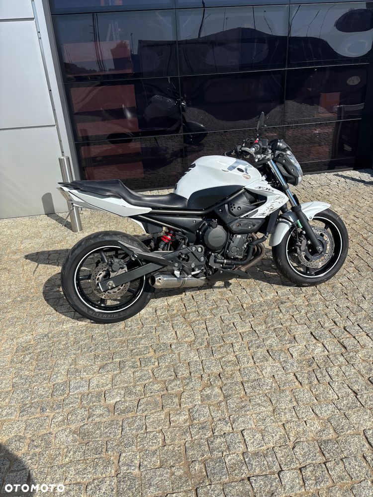 Yamaha XJ - 6
