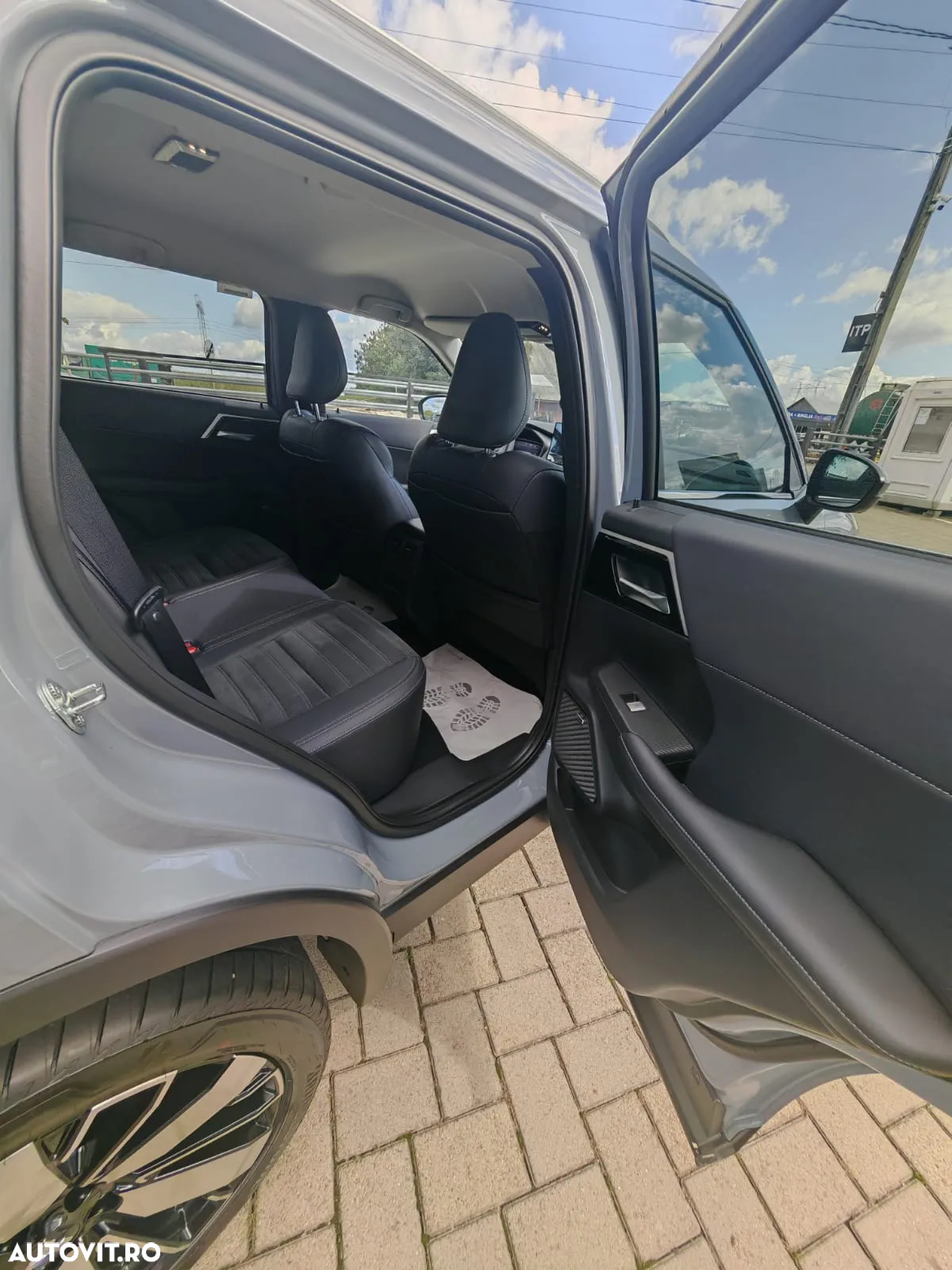 Mitsubishi Outlander 2.4 4WD Plug-In Hybrid - 28