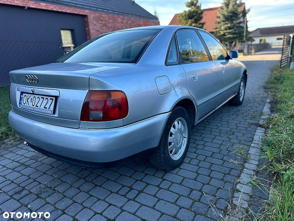 Audi A4 Limousine - 11