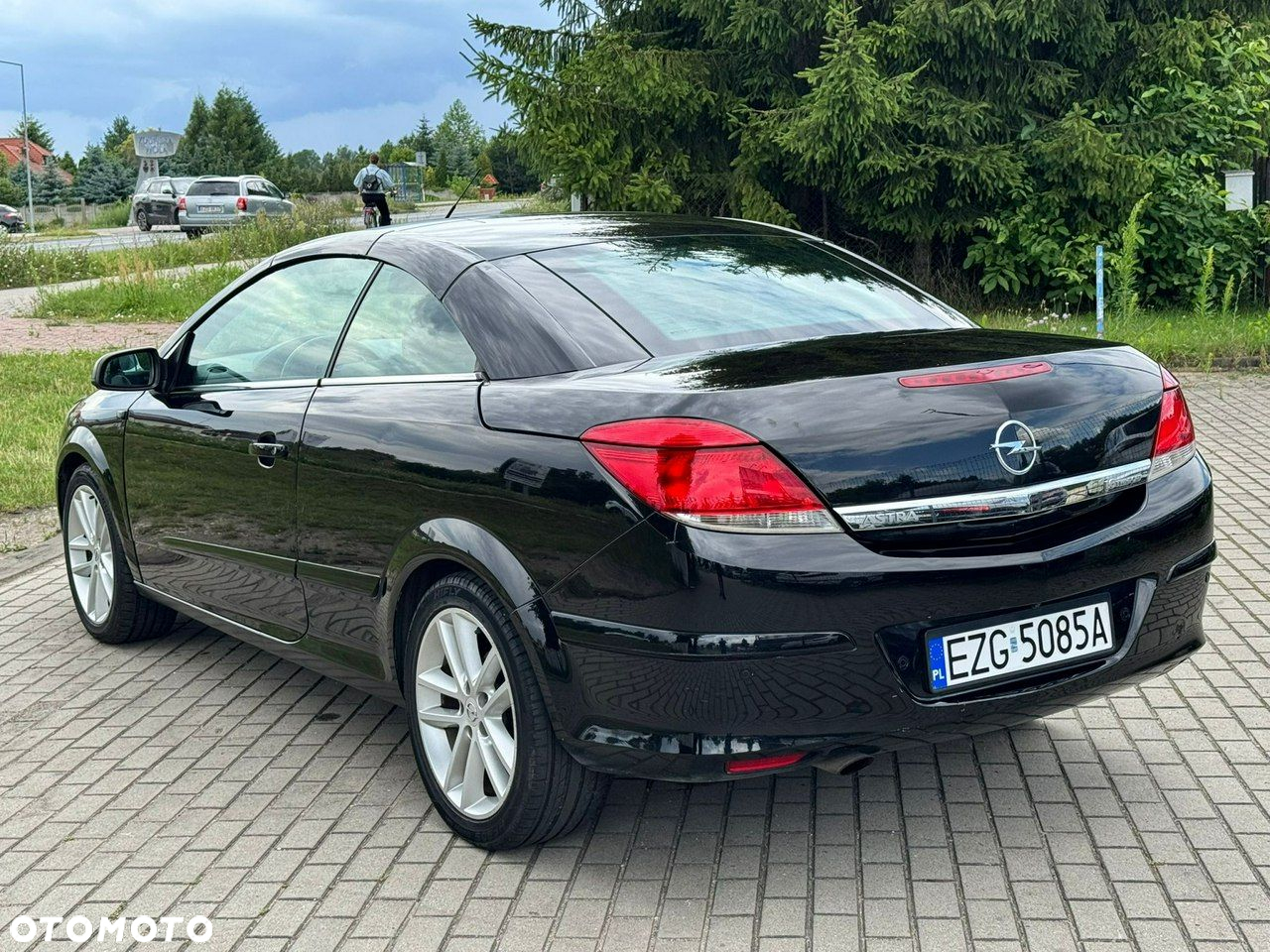 Opel Astra GTC 1.6 Cosmo - 13
