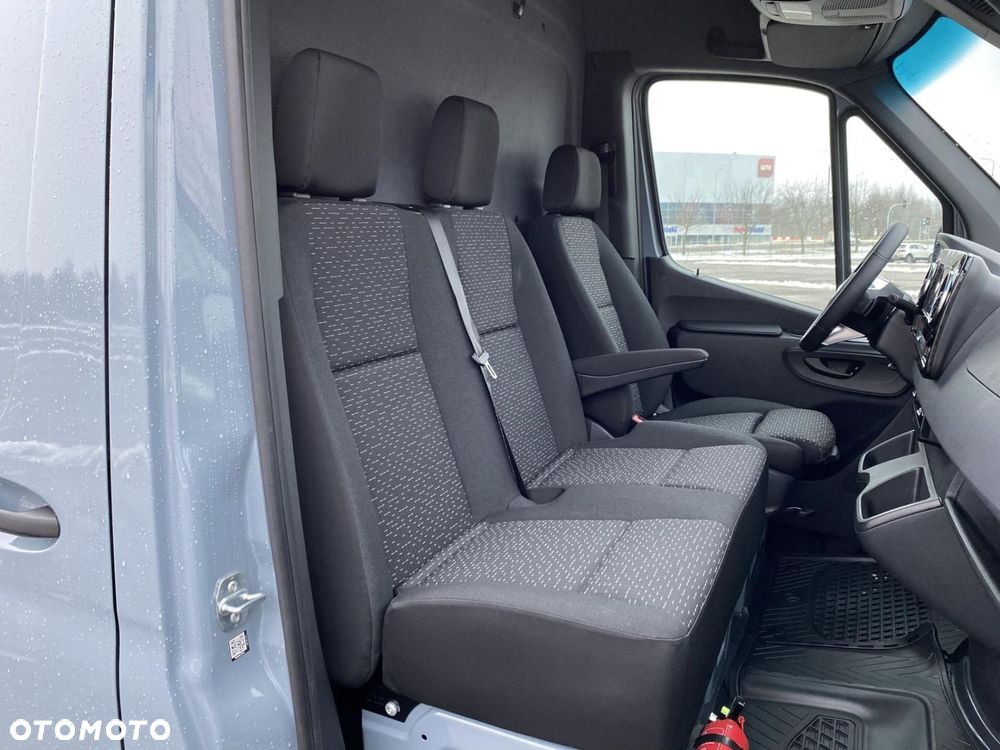 Mercedes-Benz Sprinter - 16