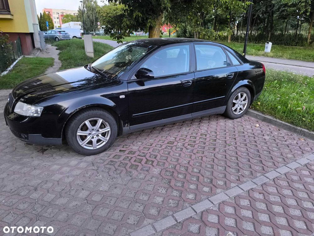 Audi A4 Limousine - 1