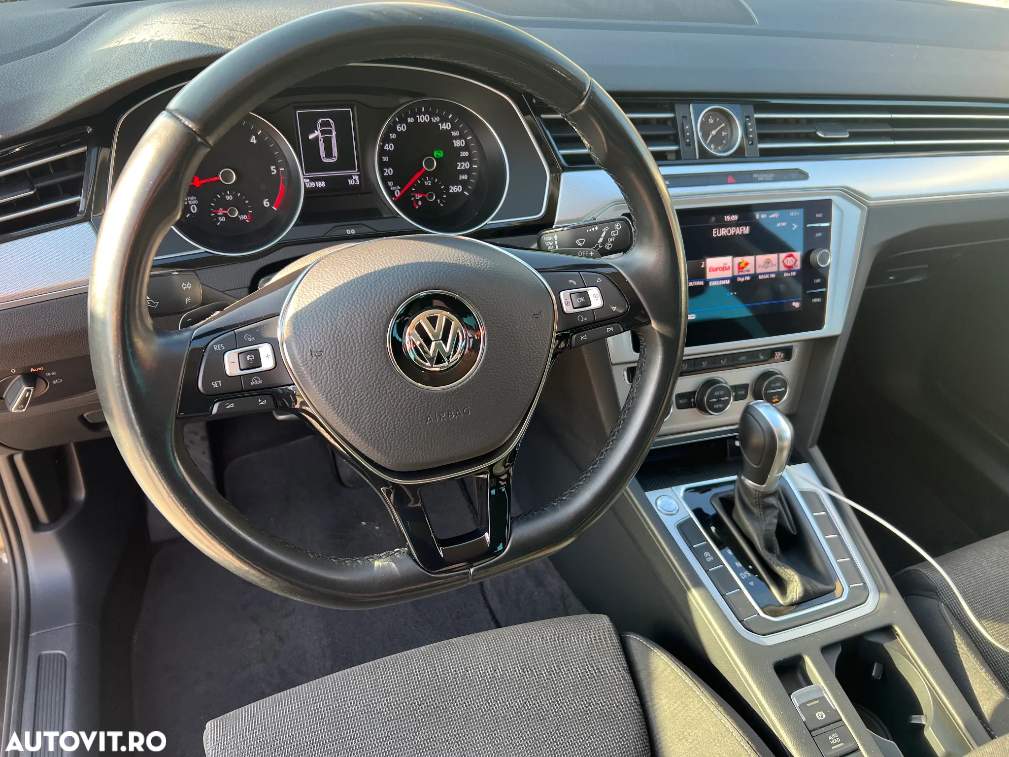 Volkswagen Passat Variant 2.0 TDI DSG Comfortline - 9