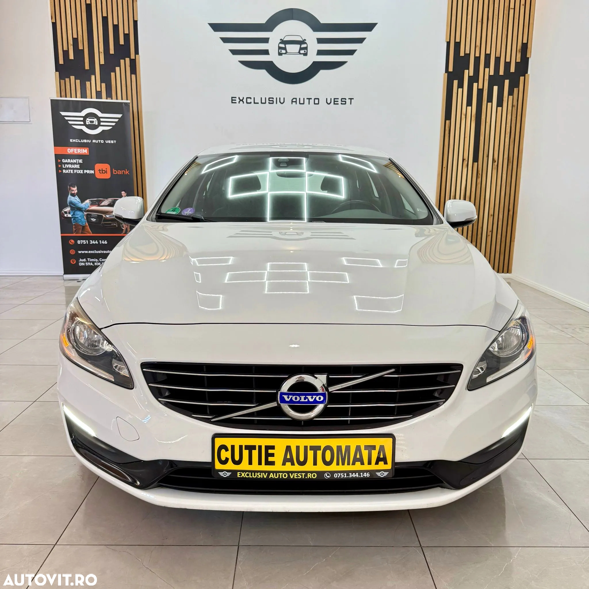 Volvo V60 D6 Plug-In-Hybrid AWD Geartronic Momentum - 11