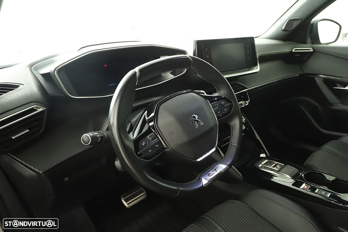 Peugeot 2008 1.2 PureTech GT EAT8 - 6