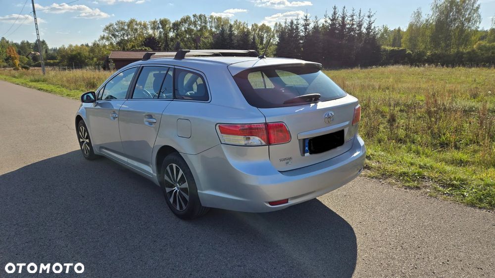 Toyota Avensis 2.0 D-4D Luna - 13