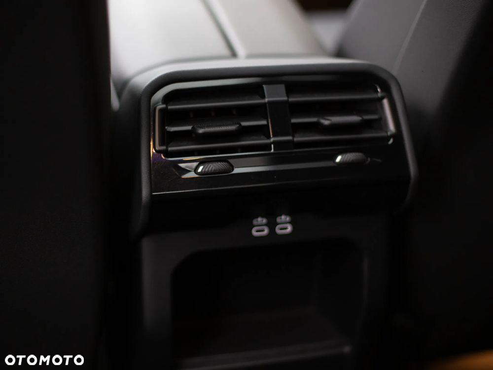 BMW Seria 5 520d xDrive mHEV - 17