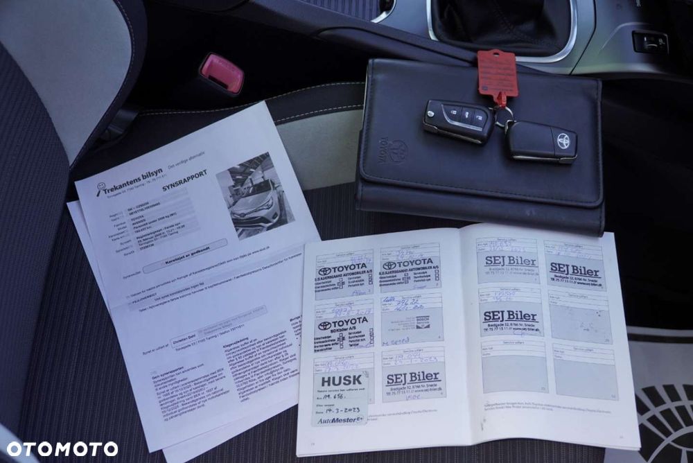 Toyota Avensis 2.0 D-4D Premium - 21