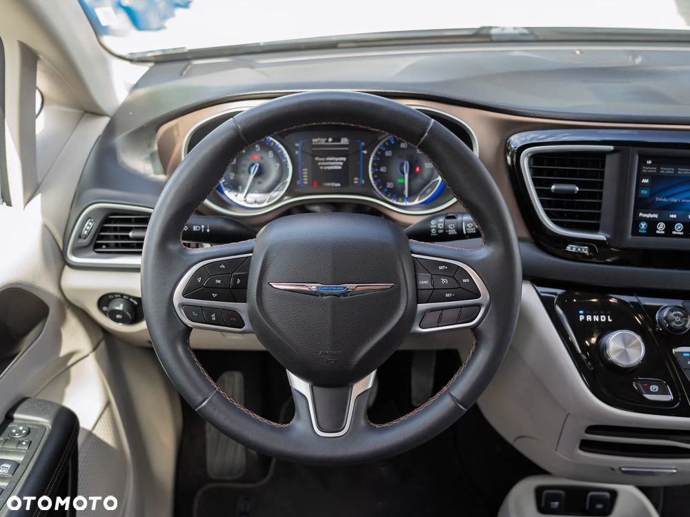 Chrysler Pacifica - 22