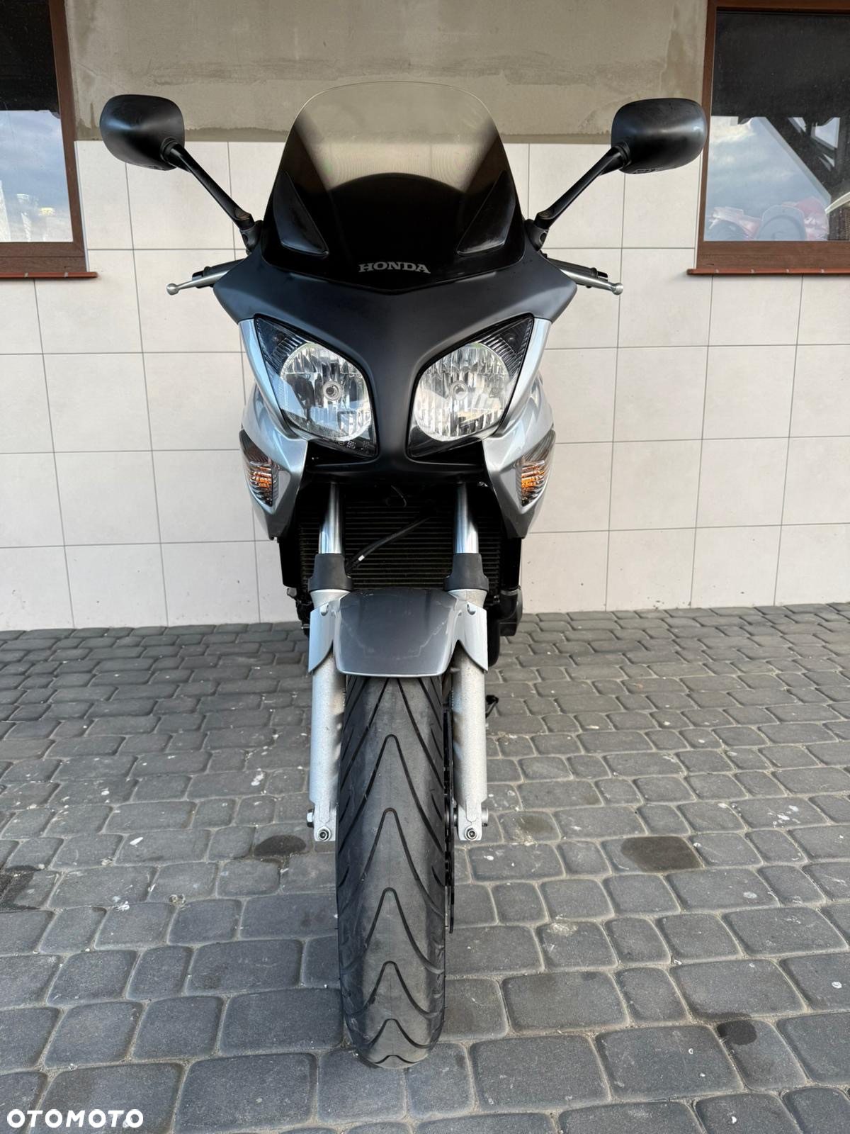 Honda CBF - 10