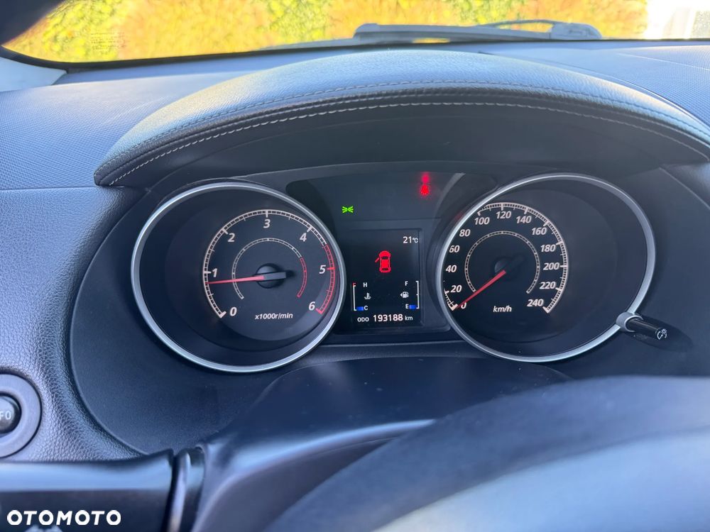 Mitsubishi Outlander - 17
