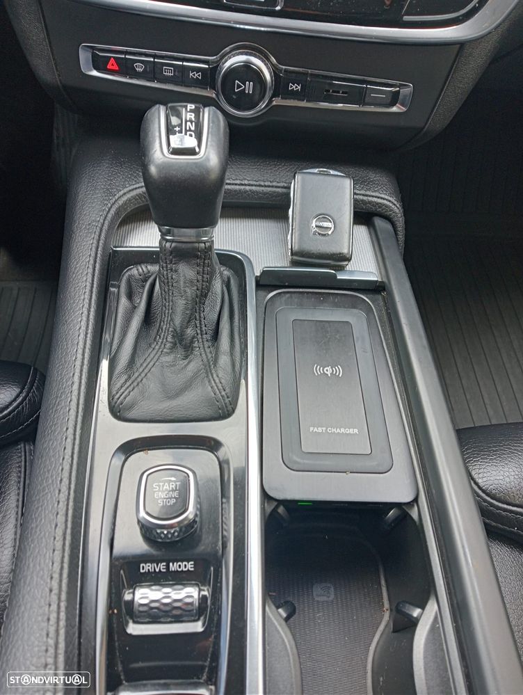 Volvo V90 D5 AWD Geartronic Momentum Pro - 27