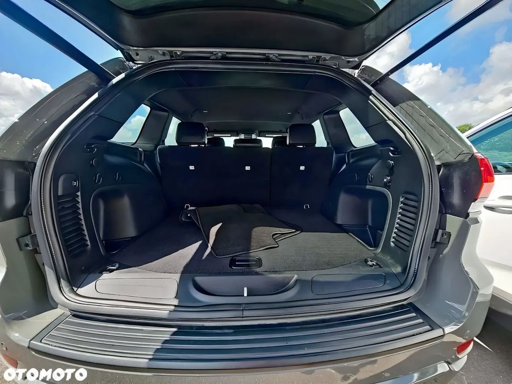 Jeep Grand Cherokee - 11