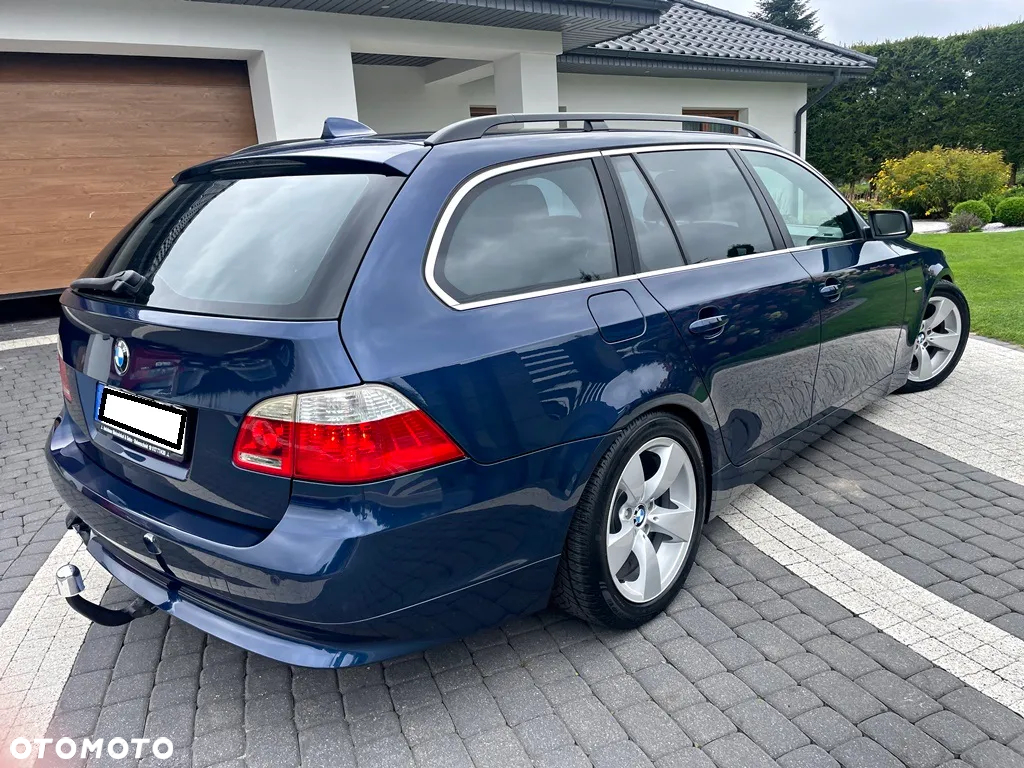 BMW Seria 5 525d Touring - 11