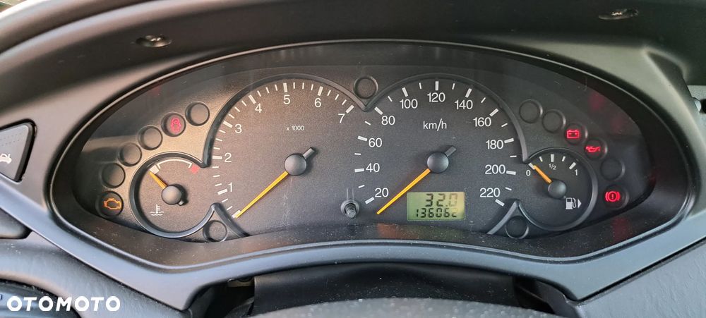 Ford Focus 1.6 X100 - 11