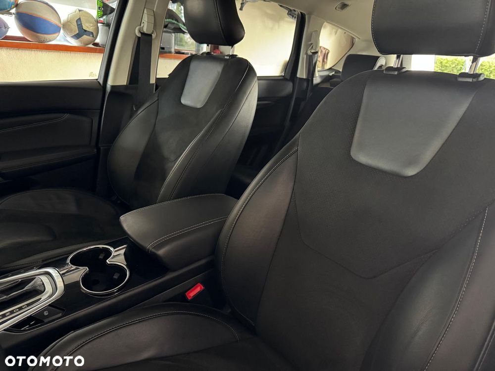 Ford S-Max 2.0 TDCi 4WD Titanium PowerShift - 34
